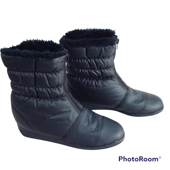 Comb Last Woman's Sz 11M Snow boots black almond toe fur lined rubber soles - Picture 2 of 12